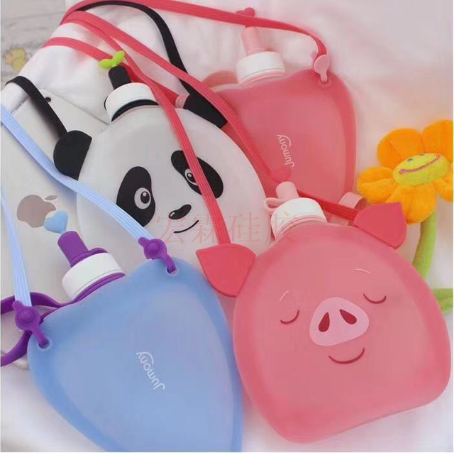 定制硅膠折疊水壺,東莞卡通折疊水袋廠家