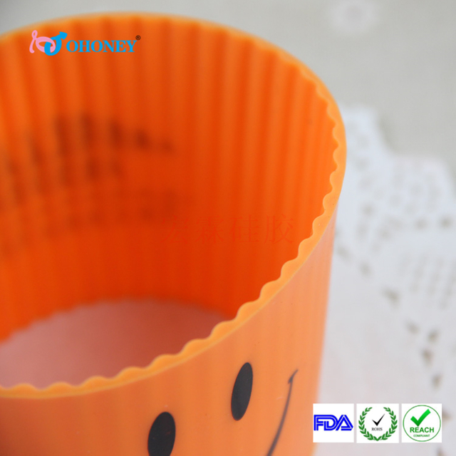 笑臉硅膠杯套定制 宏霖專業廠家批發硅膠水杯套